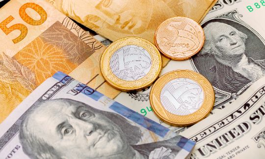 Saiba como a desvalorização do real afeta a exportação das empresas brasileiras Saiba como a desvalorização do real afeta a exportação das empresas brasileiras